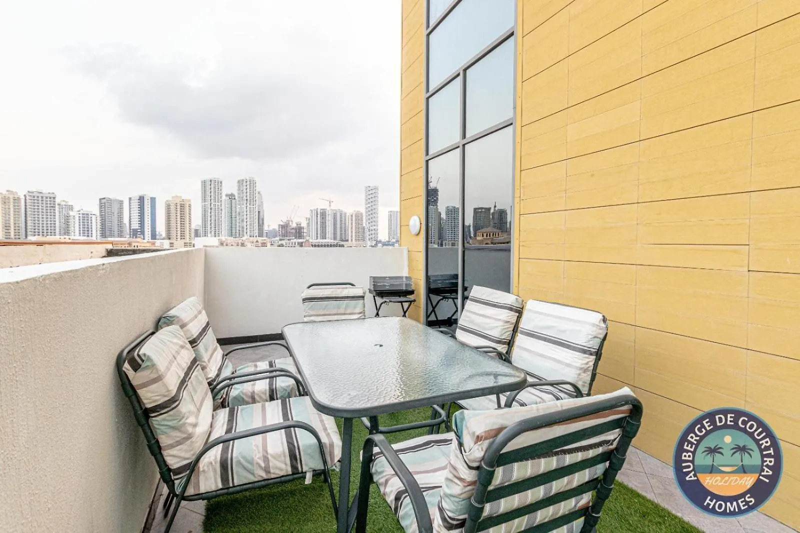 아파트 2Br Duplex Stunning Views,Near Circle Mall & Park 두바이 아랍에미리트